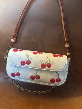 LOUIS VUITTON LV X TM Monogram Cerises Ivy Wallet On Chain
